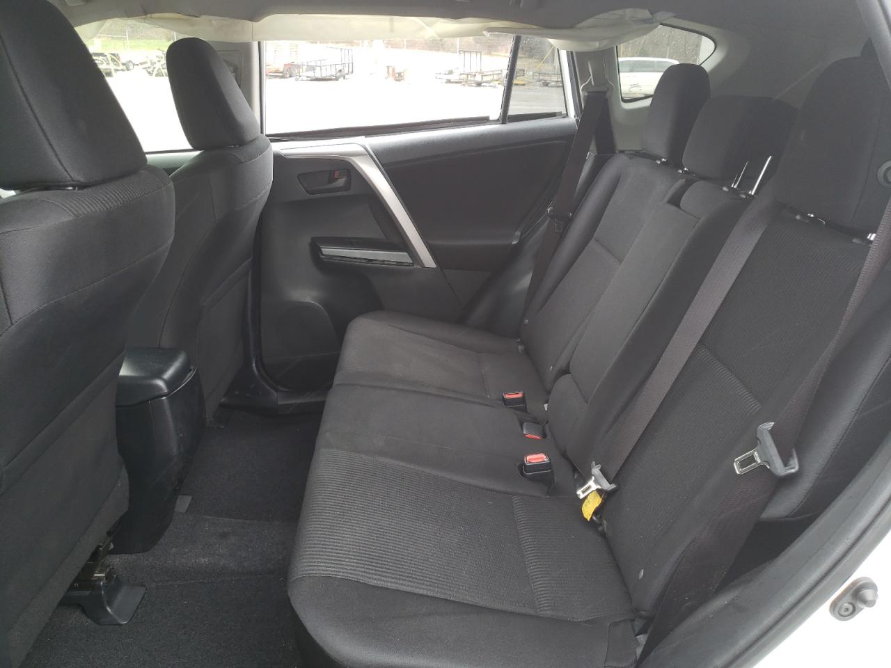 Photo 6 from auction – 2016 TOYOTA RAV4 LE with VIN JTMZFREV9GJ096102
