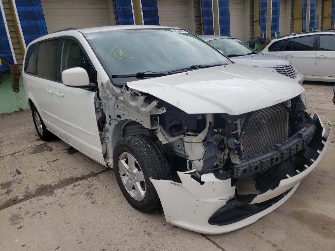 DODGE GRAND CARA 2013 con VIN 2C4RDGCG5DR522647 - Foto de la subasta