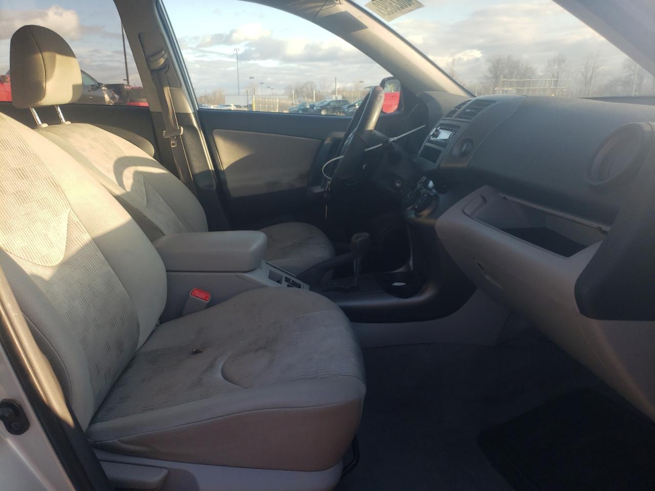 Photo 5 from auction – 2010 TOYOTA RAV4 with VIN 2T3JF4DV8AW067281