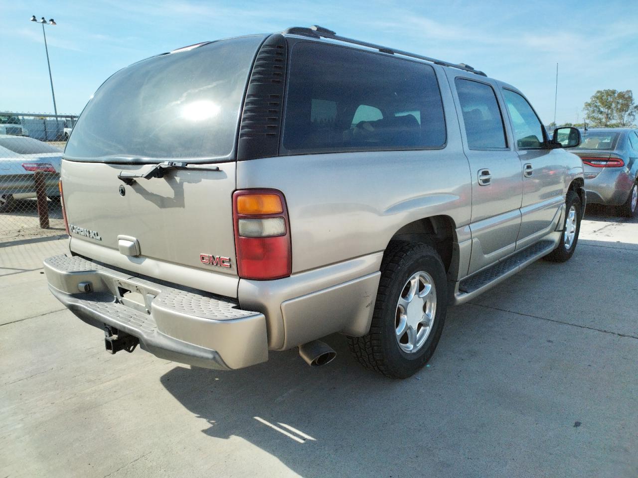 Photo 4 from auction – 2001 GMC DENALI XL with VIN 1GKFK66U31J302058