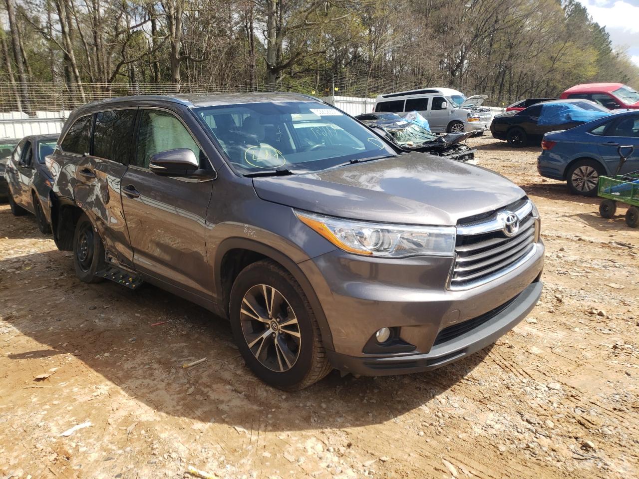 TOYOTA HIGHLANDER 2016 with VIN 5TDKKRFH5GS164596 - Photo from auction