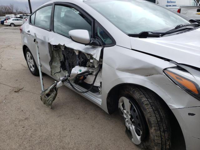 Photo 9 from auction – 2017 KIA FORTE LX with VIN 3KPFK4A76HE084187