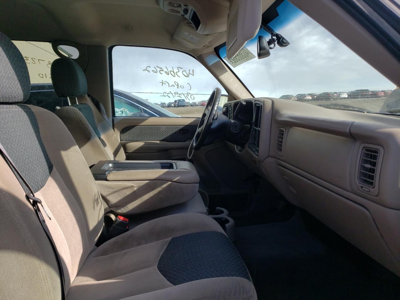 Photo 5 from auction – 2004 CHEVROLET AVALANCHE with VIN 3GNEK12T64G243334