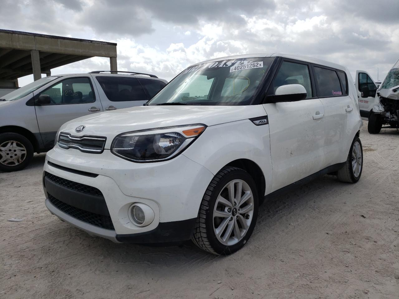 Photo 2 from auction – 2019 KIA SOUL + with VIN KNDJP3A57K7674216