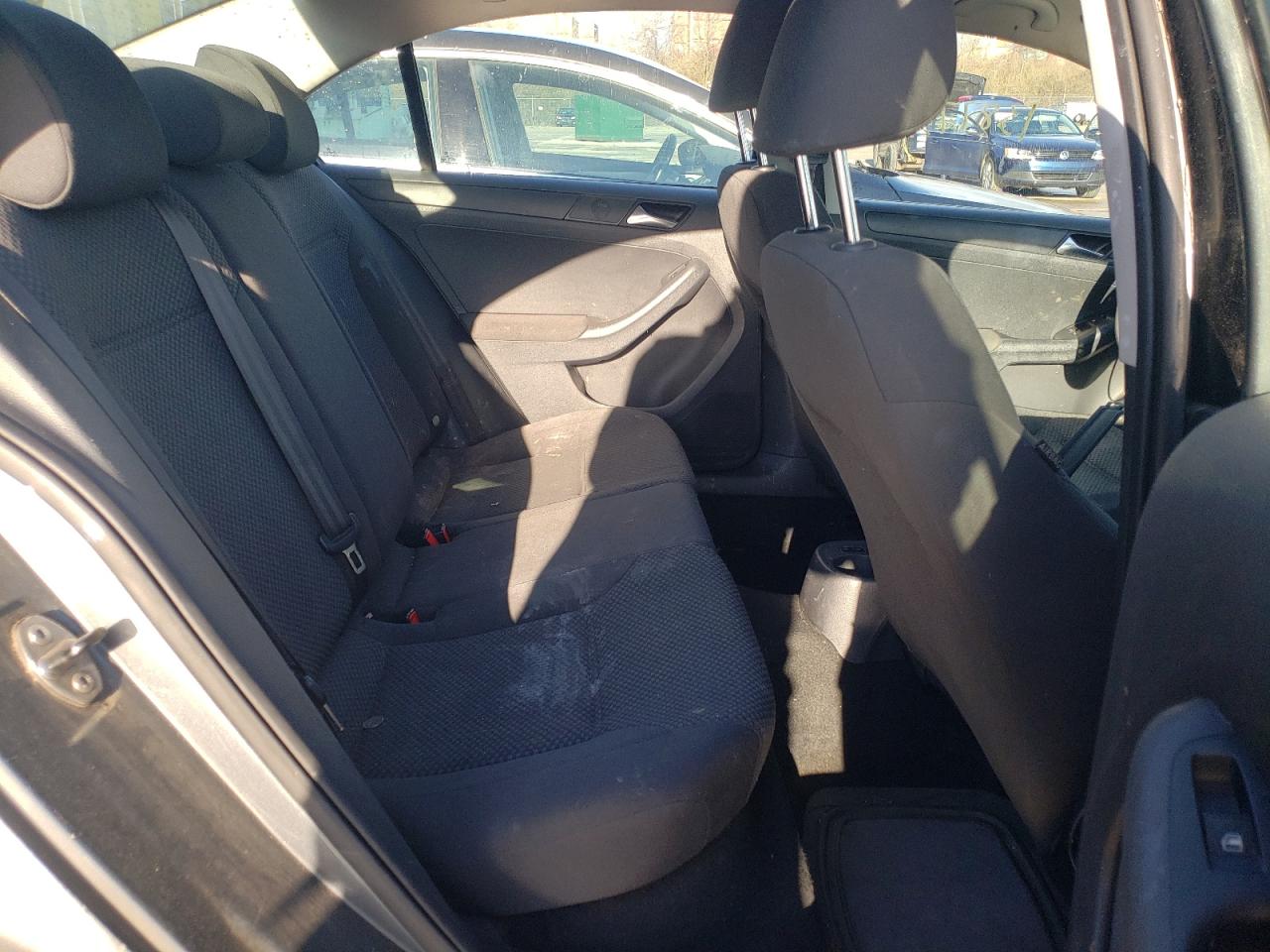 Photo 6 from auction – 2011 VOLKSWAGEN JETTA BASE with VIN 3VW2K7AJ6BM305535
