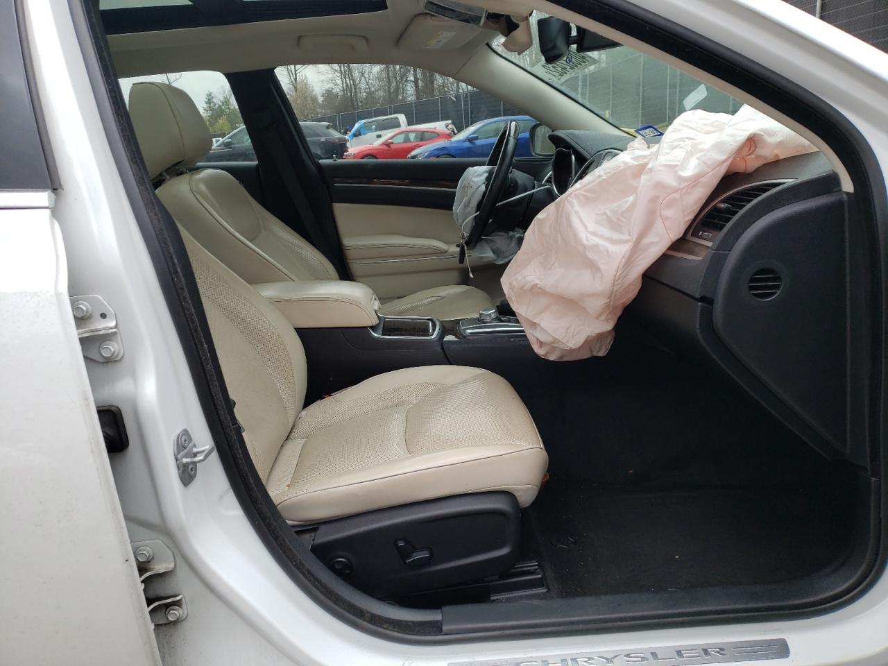 Photo 5 from auction – 2016 CHRYSLER 300C with VIN 2C3CCAEG6GH151578