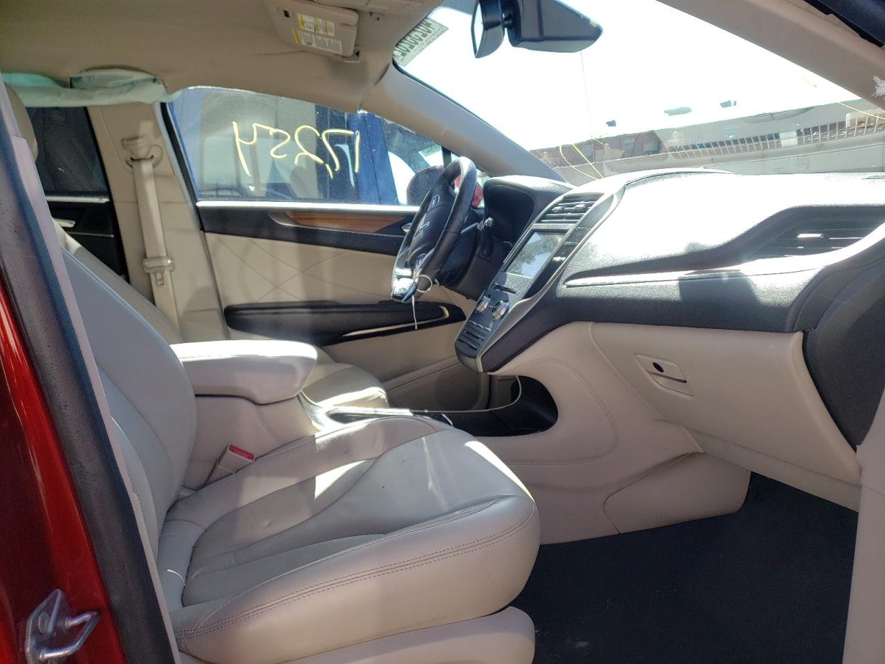 Photo 5 from auction – 2019 LINCOLN MKC SELECT with VIN 5LMCJ2D98KUL10271