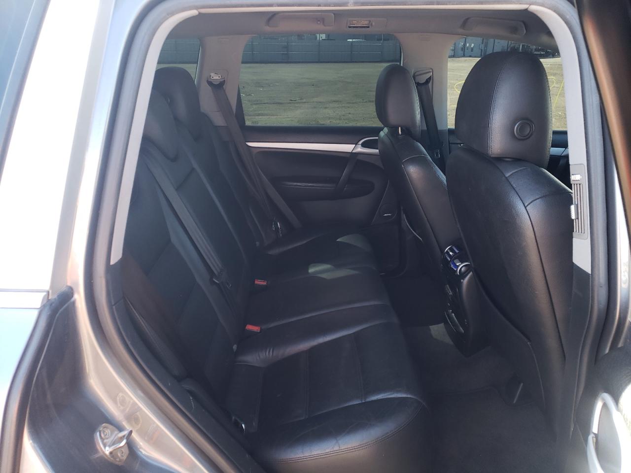 Photo 6 from auction – 2004 PORSCHE CAYENNE S with VIN WP1AB29P34LA75725