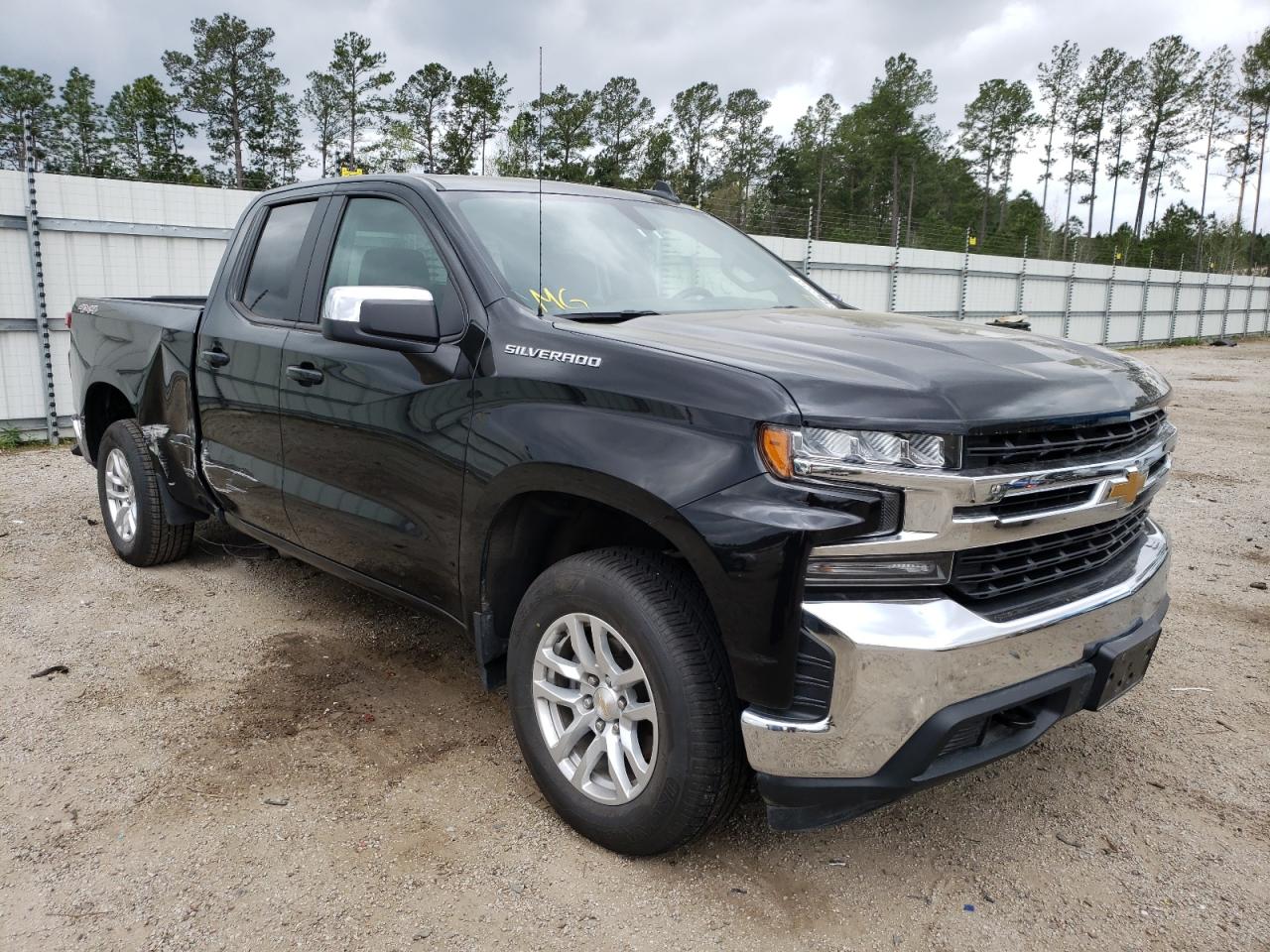 CHEVROLET SILVERADO 2020 with VIN 1GCRYDED3LZ246138 - Photo from auction