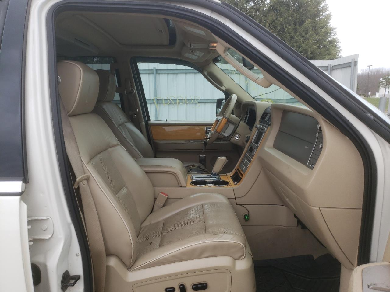 Photo 5 from auction – 2007 LINCOLN NAVIGATOR with VIN 5LMFL285X7LJ13727