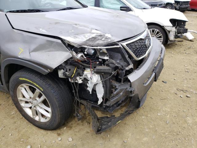 Photo 9 from auction – 2015 KIA SORENTO LX with VIN 5XYKTCA65FG558367