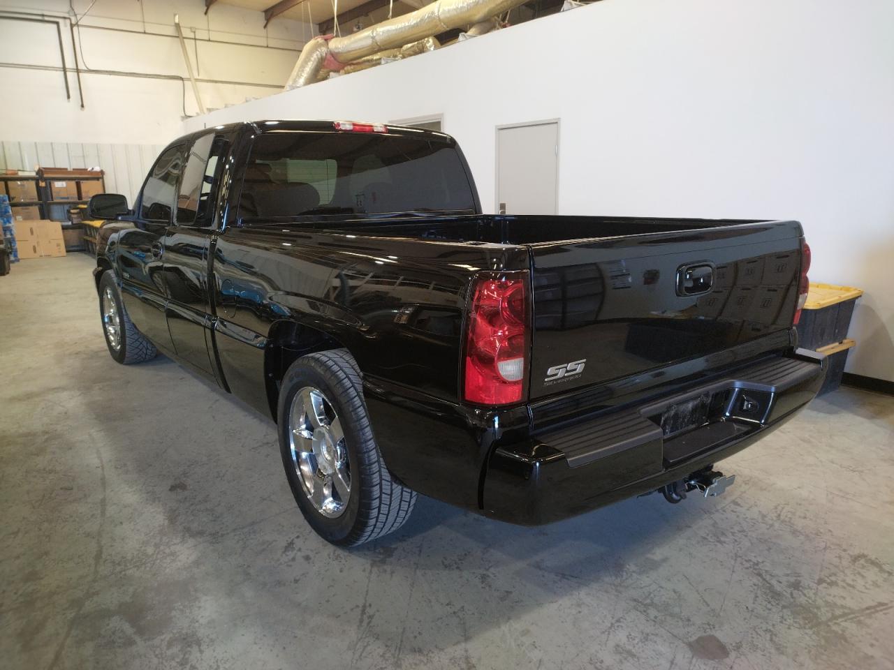 Photo 3 from auction – 2004 CHEVROLET SLVRADO SS with VIN 2GCEK19N541129754