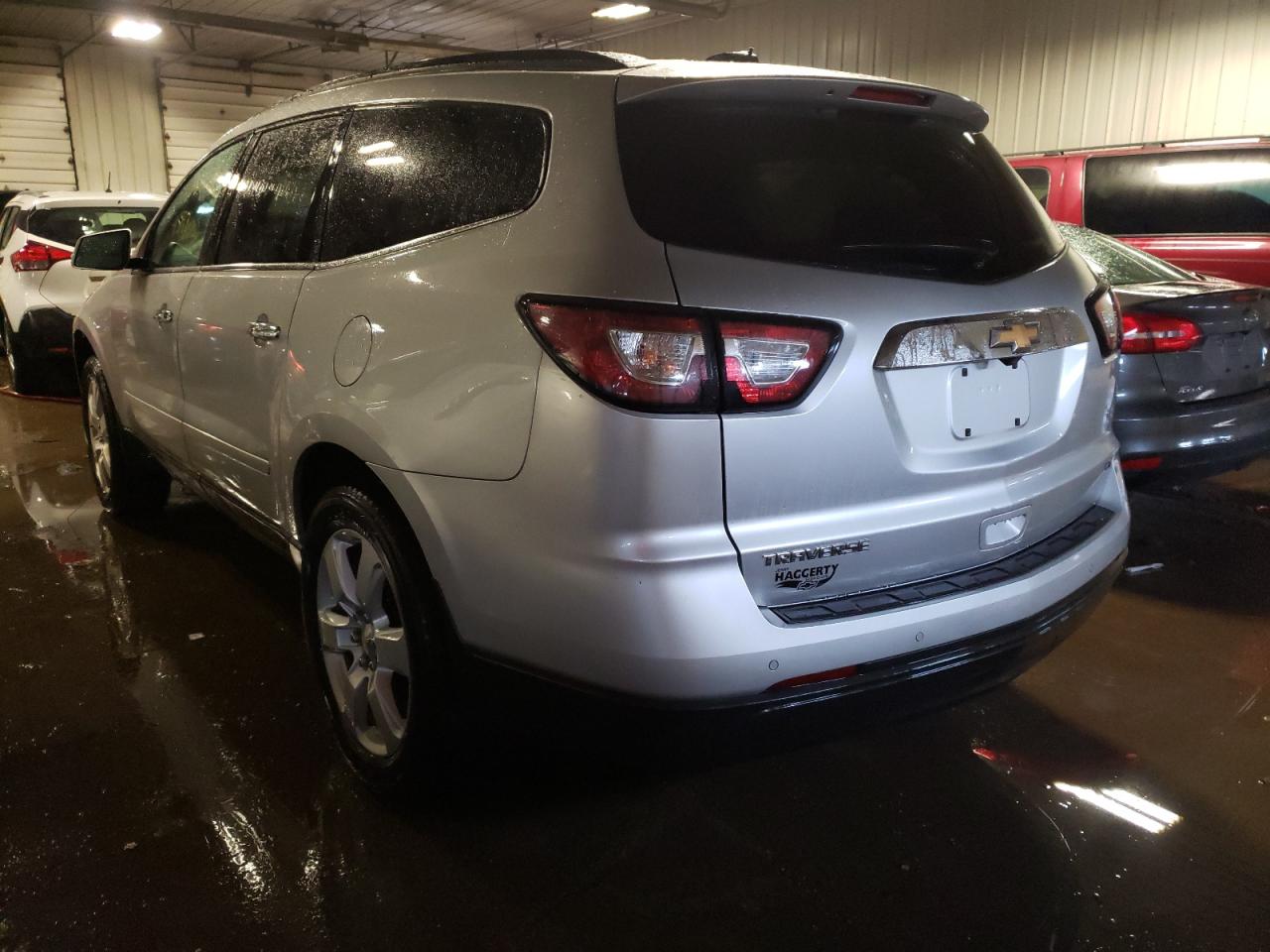 Photo 3 from auction – 2017 CHEVROLET TRAVERSE L with VIN 1GNKRGKD8HJ292579