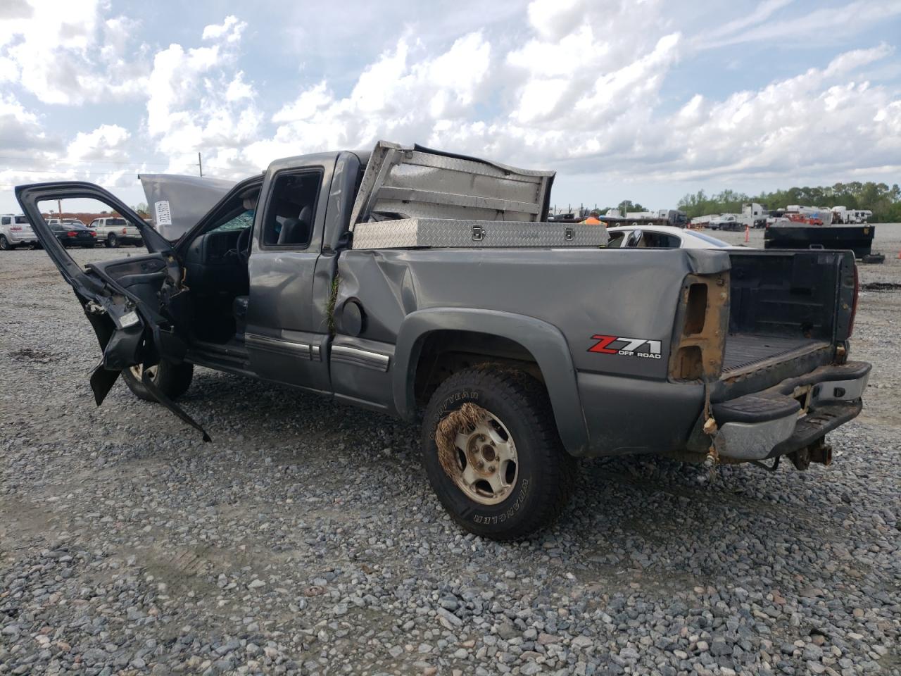 Photo 3 from auction – 2002 CHEVROLET SILVRDO LT with VIN 1GCEK19T02E270791