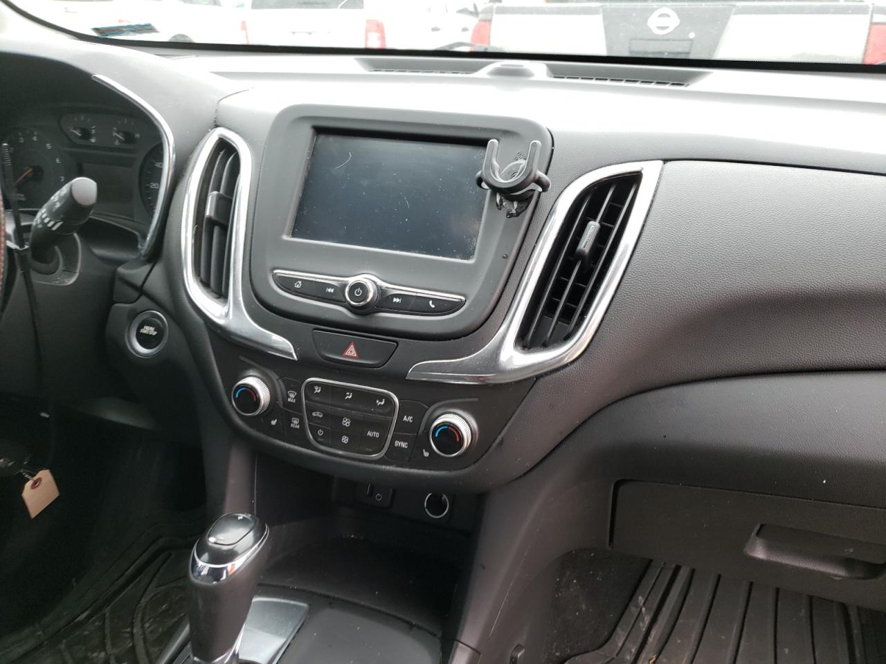 Photo 9 from auction – 2018 CHEVROLET EQUINOX LT with VIN 2GNAXJEV6J6239322