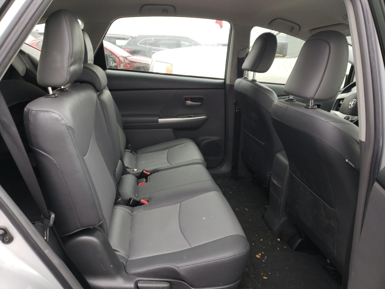Photo 6 from auction – 2014 TOYOTA PRIUS V with VIN JTDZN3EU2E3335675
