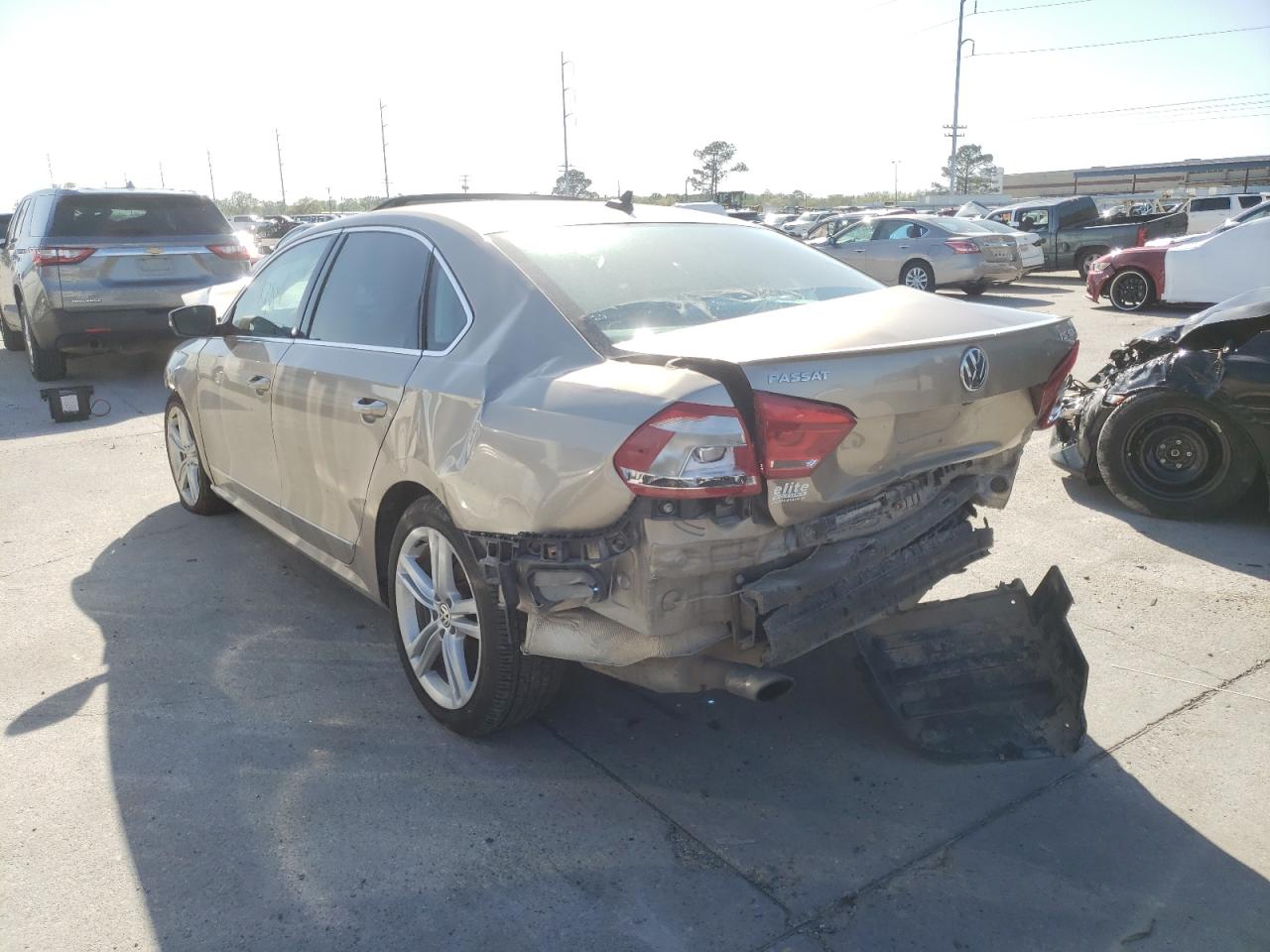 Photo 3 from auction – 2015 VOLKSWAGEN PASSAT SEL with VIN 1VWCT7A36FC038004