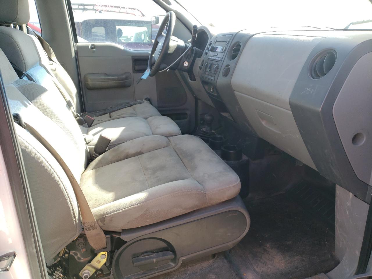 Photo 5 from auction – 2005 FORD F150 with VIN 1FTRF14WX5NA42678