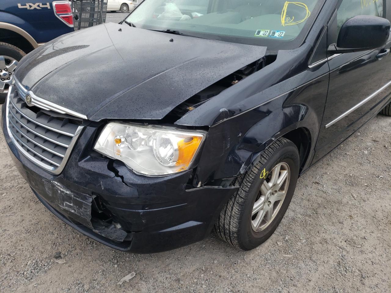Photo 9 from auction – 2010 CHRYSLER TOWN & COU with VIN 2A4RR5DX9AR150997