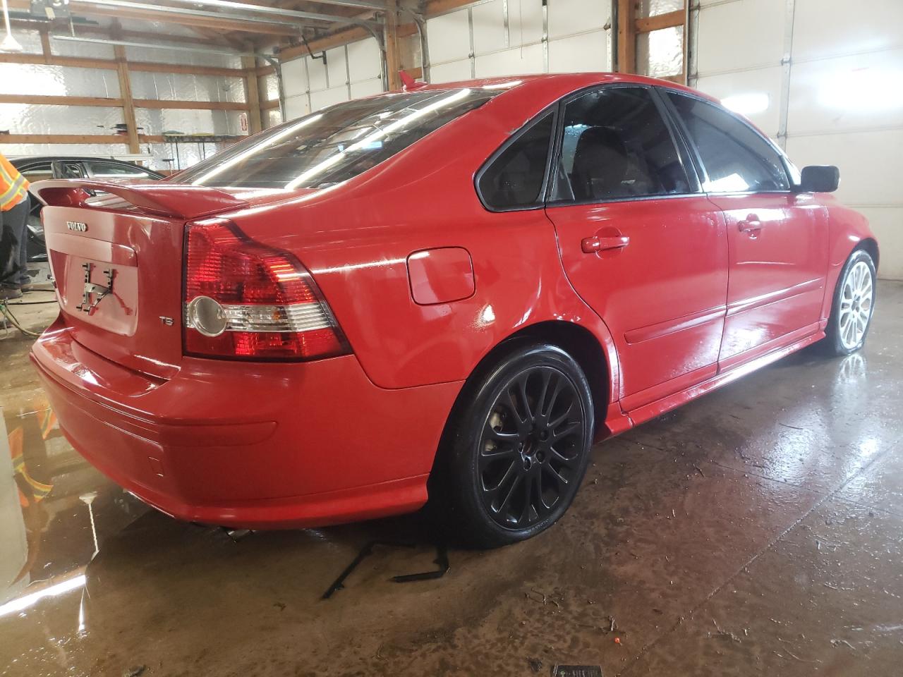 Photo 4 from auction – 2004 VOLVO S40 T5 with VIN YV1MS682642023369