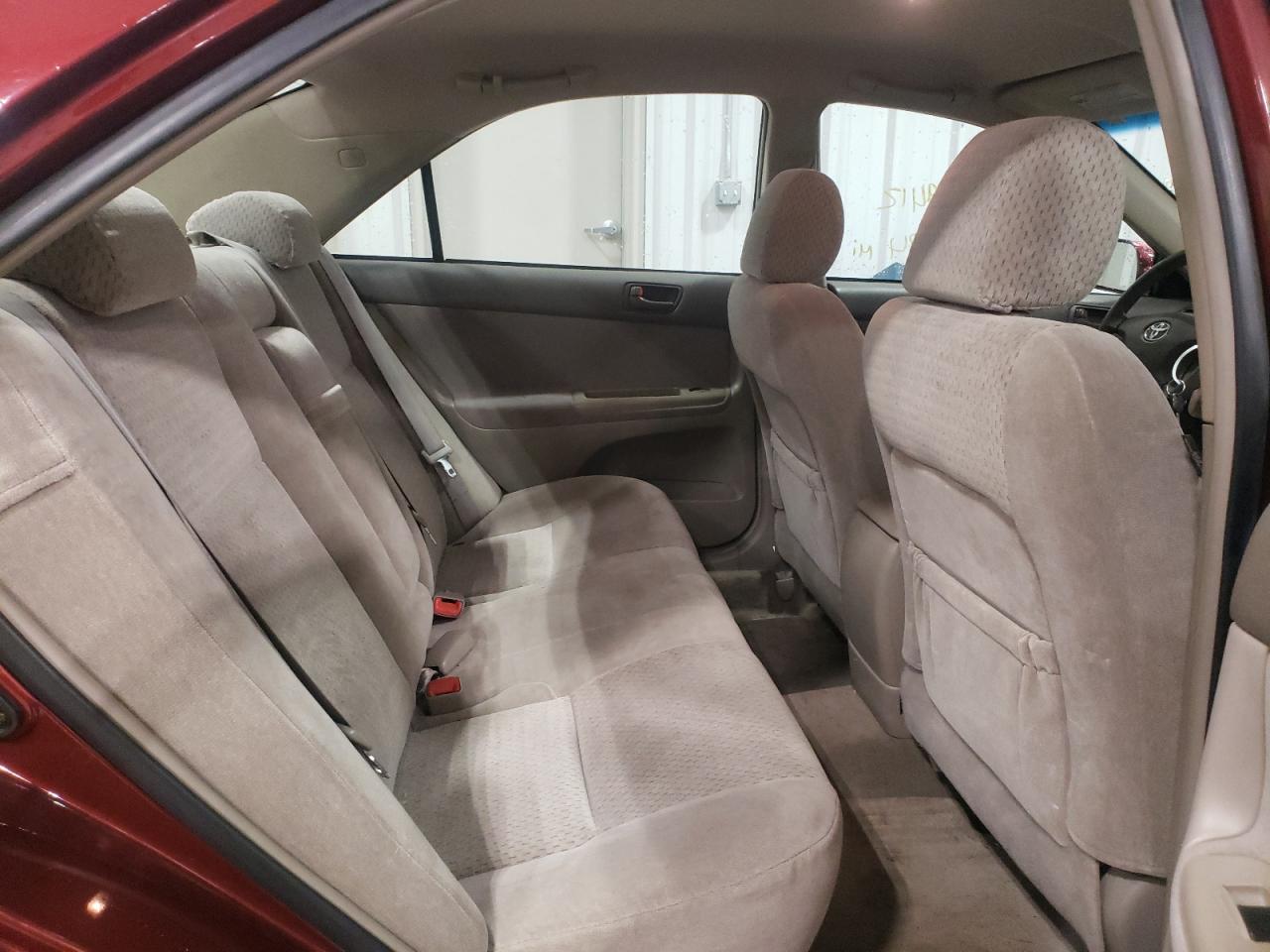 Photo 6 from auction – 2004 TOYOTA CAMRY LE with VIN 4T1BF30K14U079764