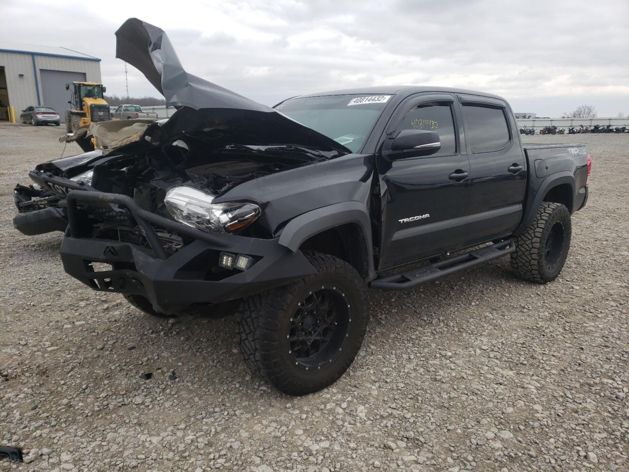Photo 2 from auction – 2017 TOYOTA TACOMA DOU with VIN 3TMCZ5AN9HM090574