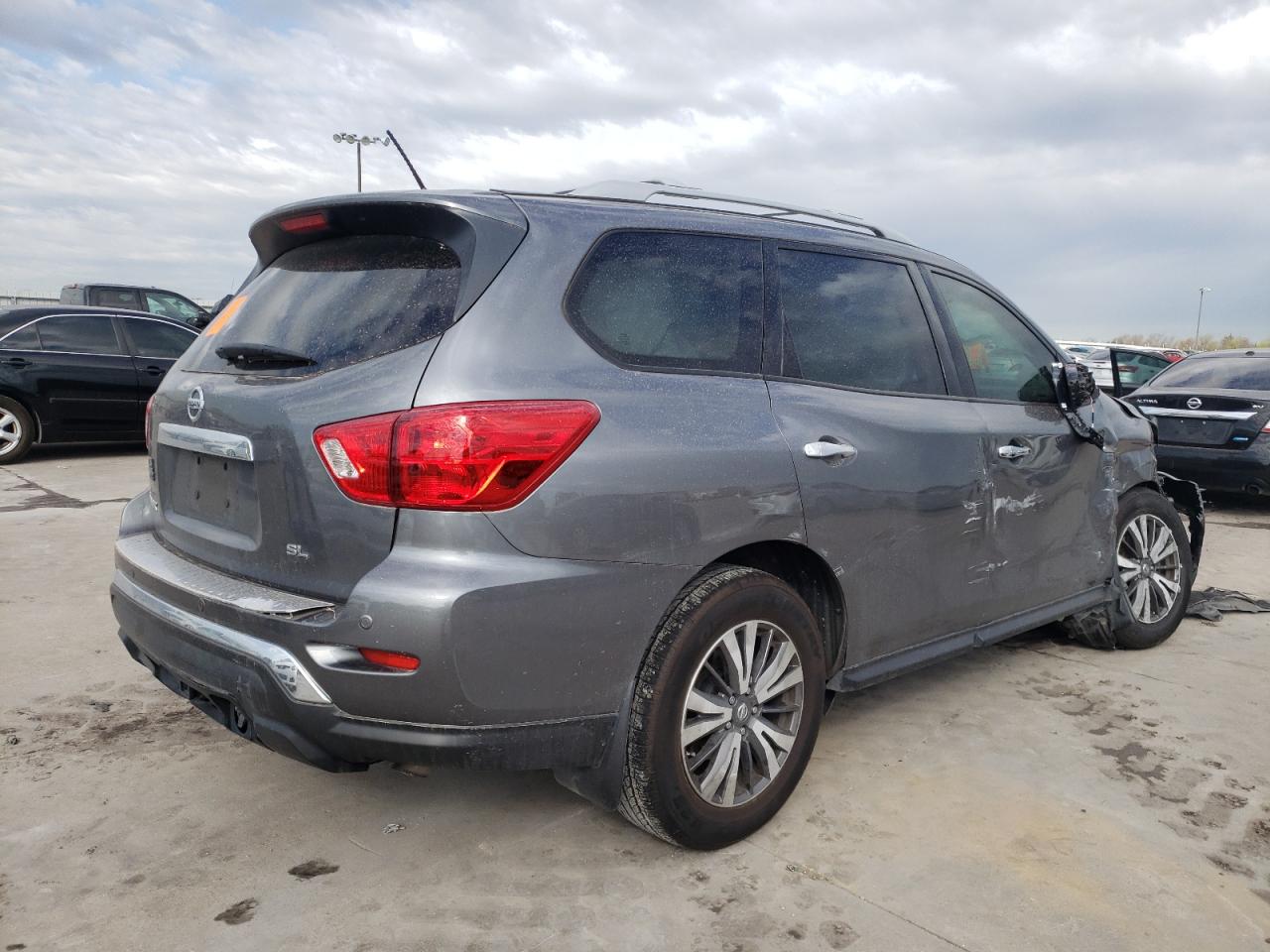 Photo 4 from auction – 2017 NISSAN PATHFINDER with VIN 5N1DR2MN5HC650649
