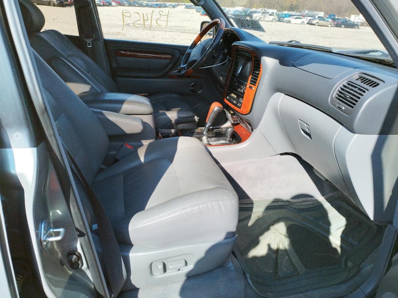 Photo 5 from auction – 2001 LEXUS LX 470 with VIN JTJHT00W113507839