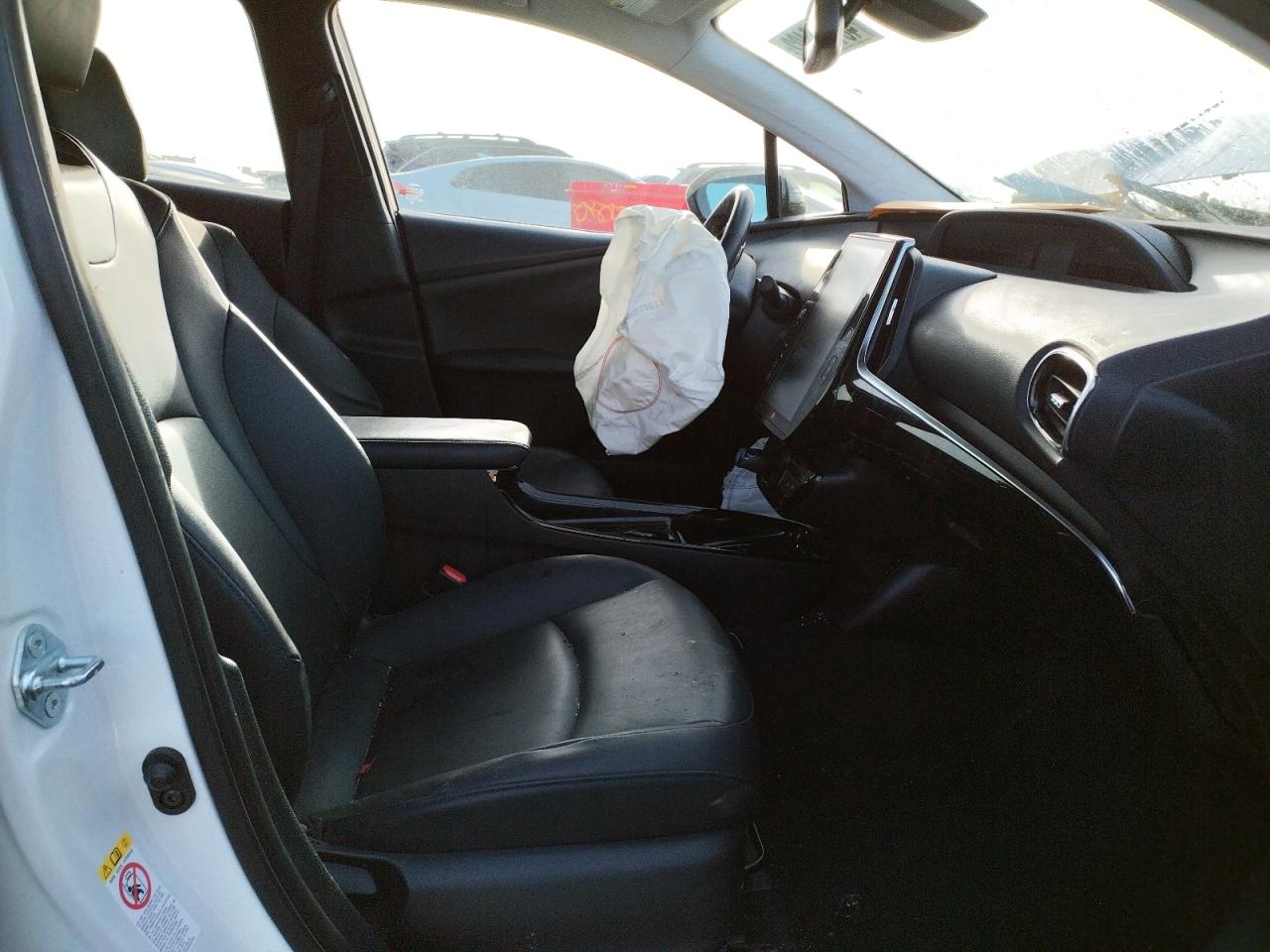 Photo 5 from auction – 2019 TOYOTA PRIUS PRIM with VIN JTDKARFP5K3116228