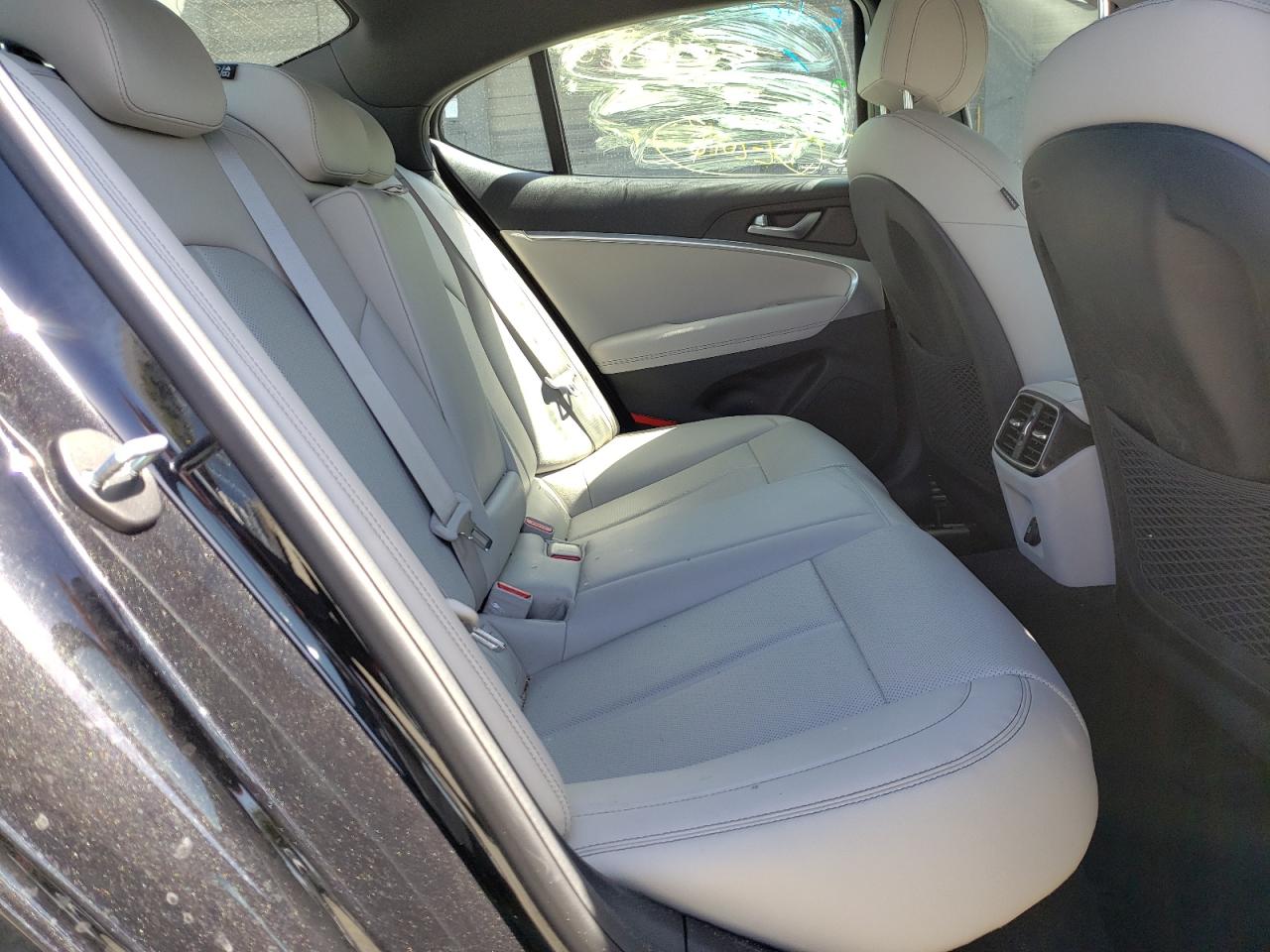 Photo 6 from auction – 2022 GENESIS G70 BASE with VIN KMTG34TA3NU094376