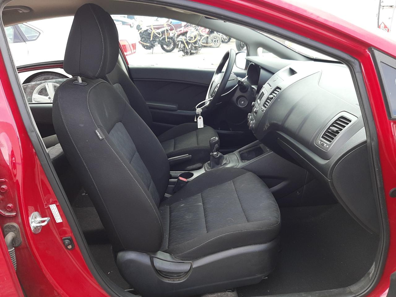Photo 5 from auction – 2016 KIA FORTE LX with VIN KNAFK4A60G5581931