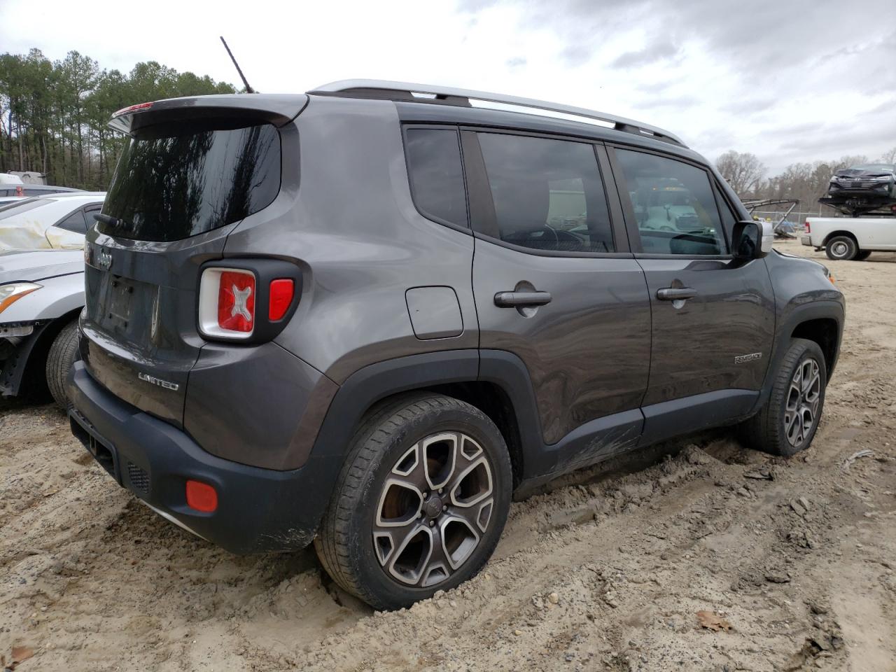 Photo 4 from auction – 2017 JEEP RENEGADE L with VIN ZACCJBDBXHPG32639