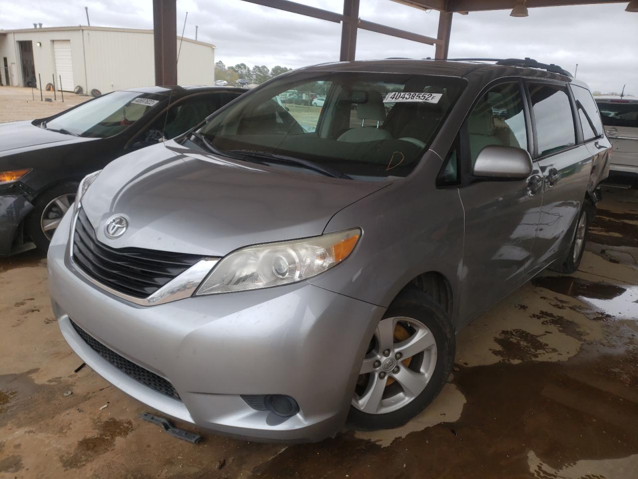Photo 2 from auction – 2014 TOYOTA SIENNA LE with VIN 5TDKK3DC1ES443013