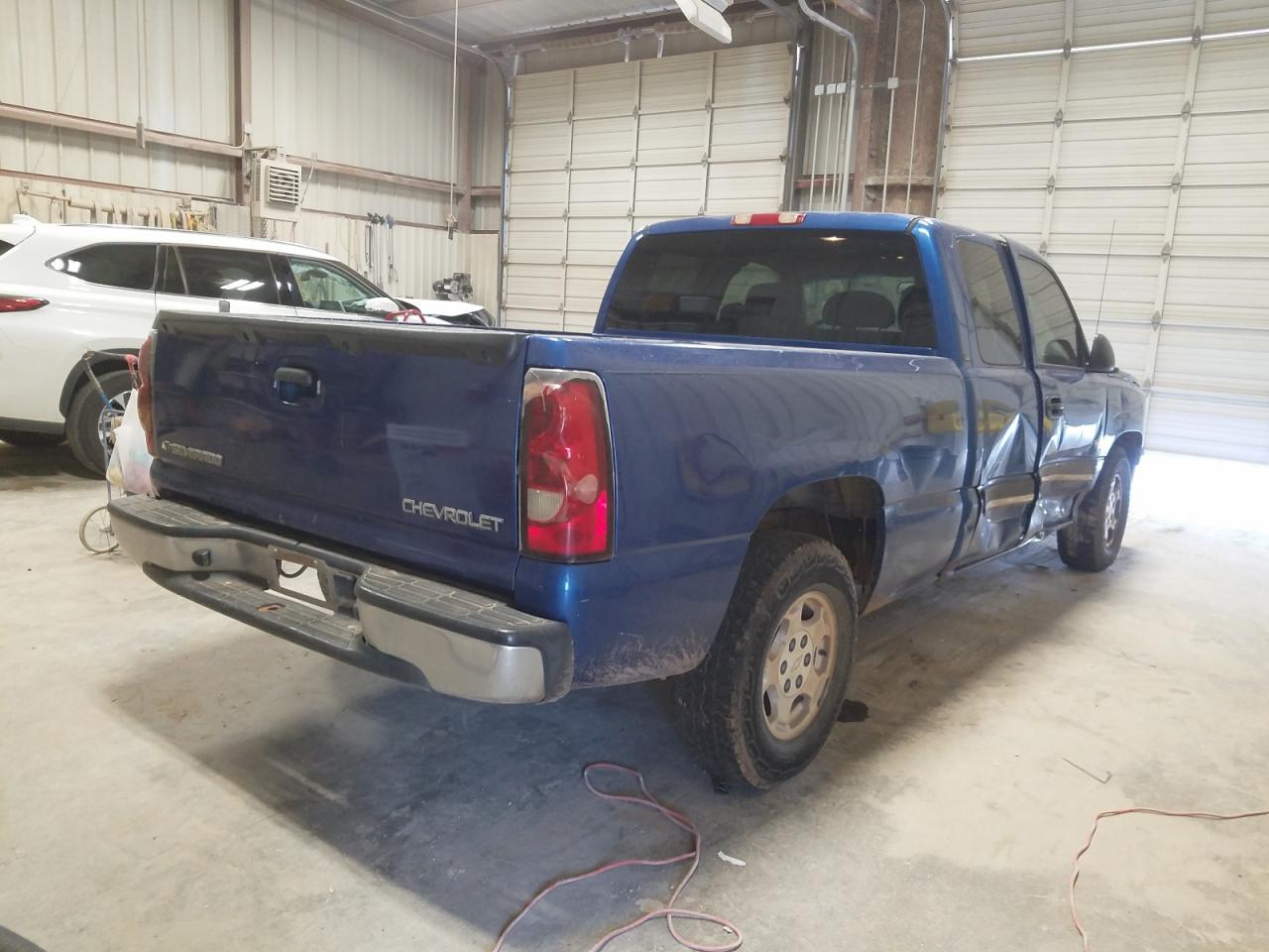 Photo 4 from auction – 2004 CHEVROLET SILVERADO with VIN 2GCEC19V741118641