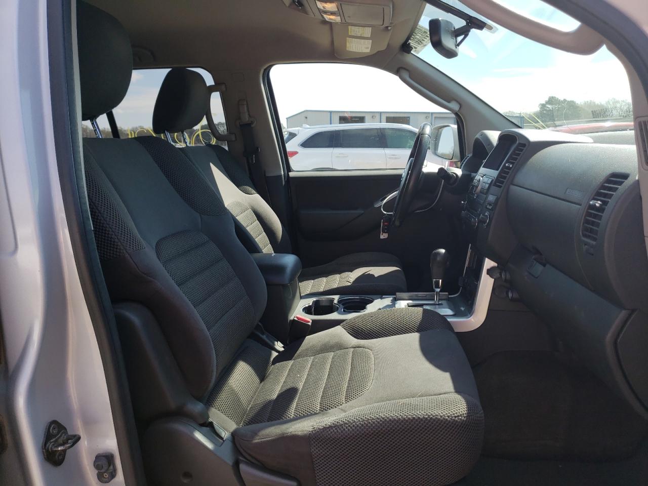 Photo 5 from auction – 2012 NISSAN PATHFINDER with VIN 5N1AR1NB2CC618011