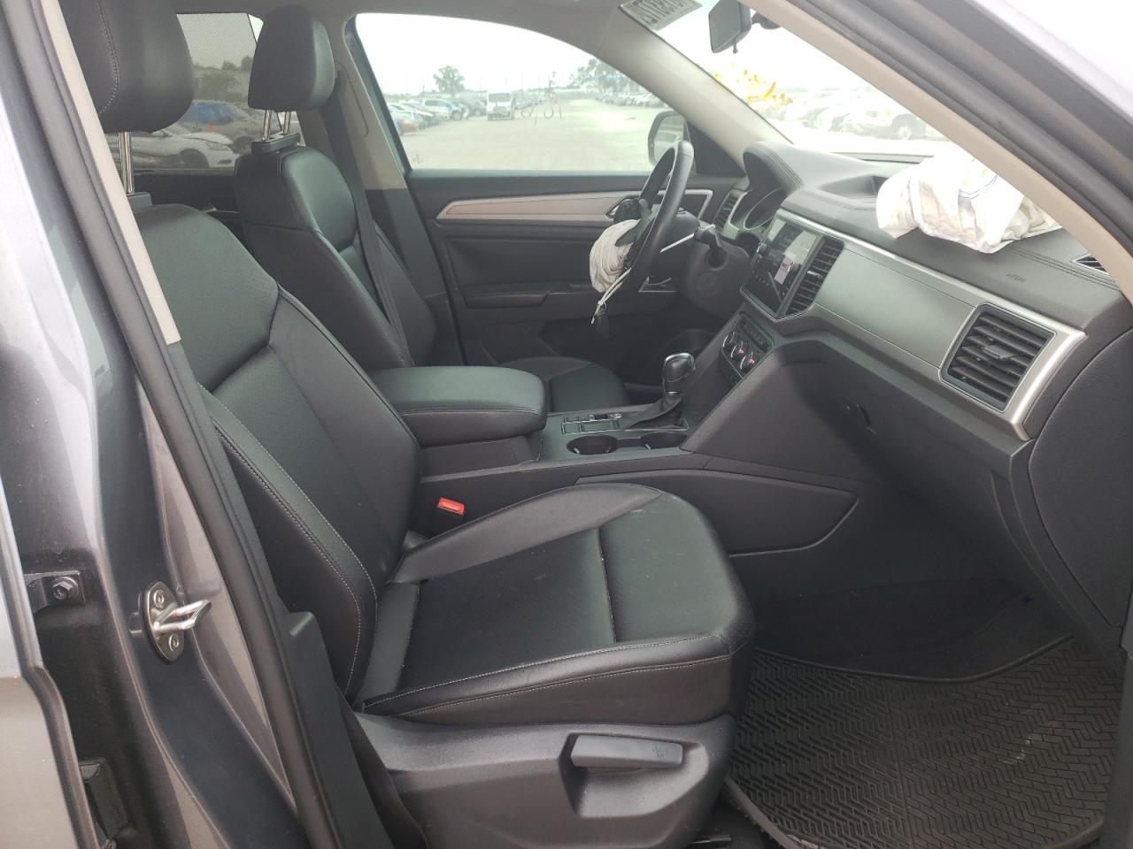 Photo 5 from auction – 2018 VOLKSWAGEN ATLAS SE with VIN 1V2CR2CA4JC577115