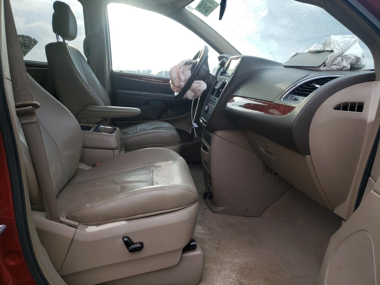 Photo 5 from auction – 2011 CHRYSLER TOWN & COU with VIN 2A4RR8DG6BR643359