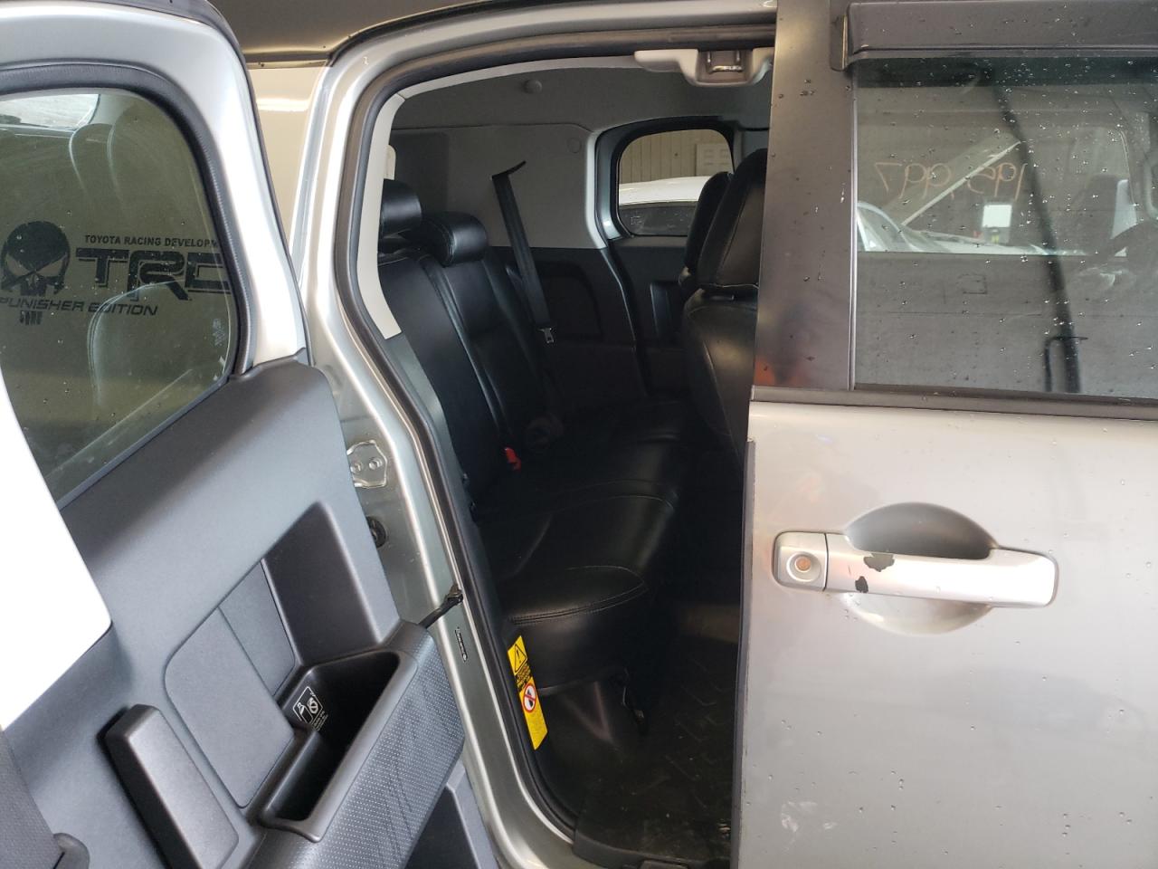 Photo 6 from auction – 2010 TOYOTA FJ CRUISER with VIN JTEBU4BF0AK080746
