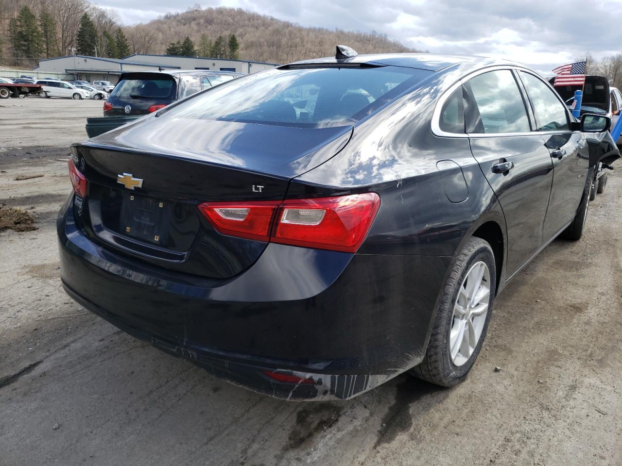Photo 4 from auction – 2017 CHEVROLET MALIBU LT with VIN 1G1ZE5ST5HF138423