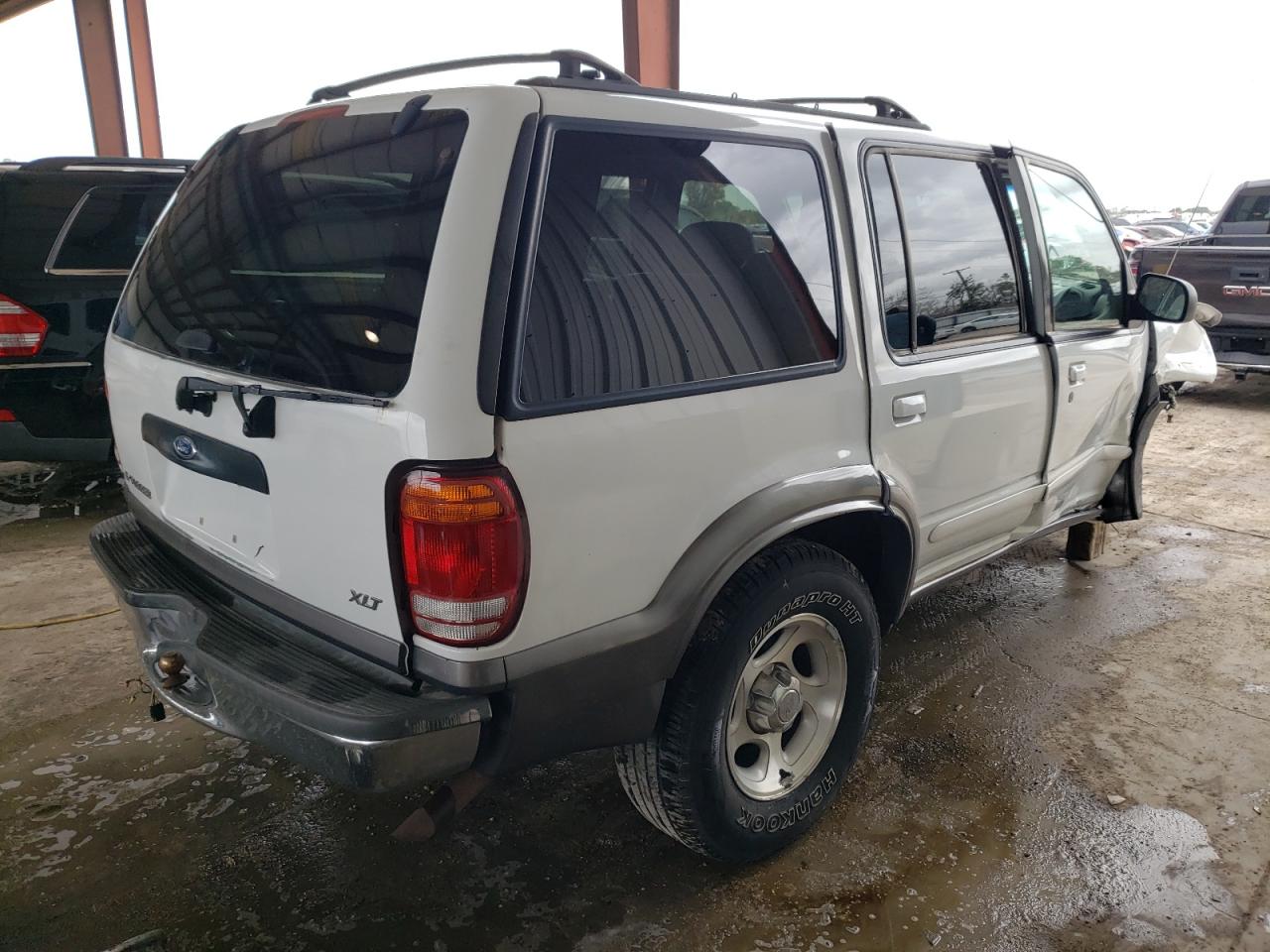 Photo 4 from auction – 2001 FORD EXPLORER X with VIN 1FMZU73E21ZA80003