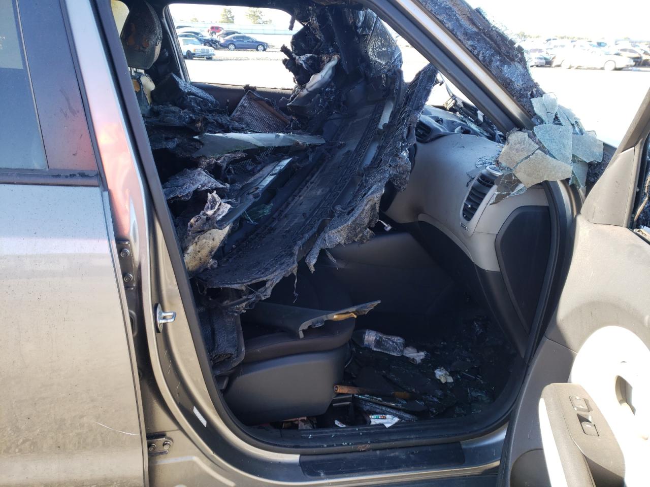Photo 5 from auction – 2016 KIA SOUL with VIN KNDJN2A23G7265255
