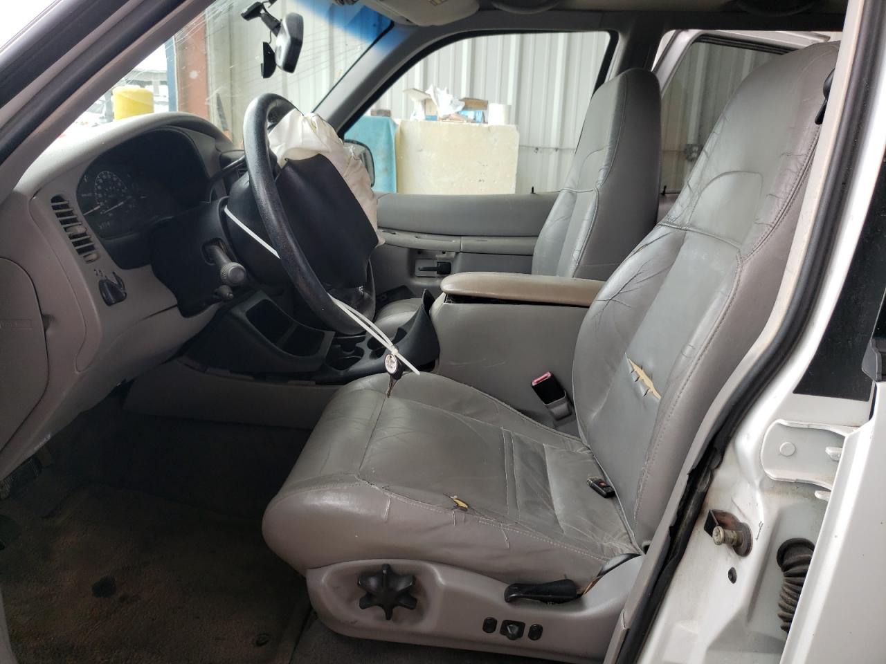 Photo 5 from auction – 2001 FORD EXPLORER X with VIN 1FMZU73E21ZA80003