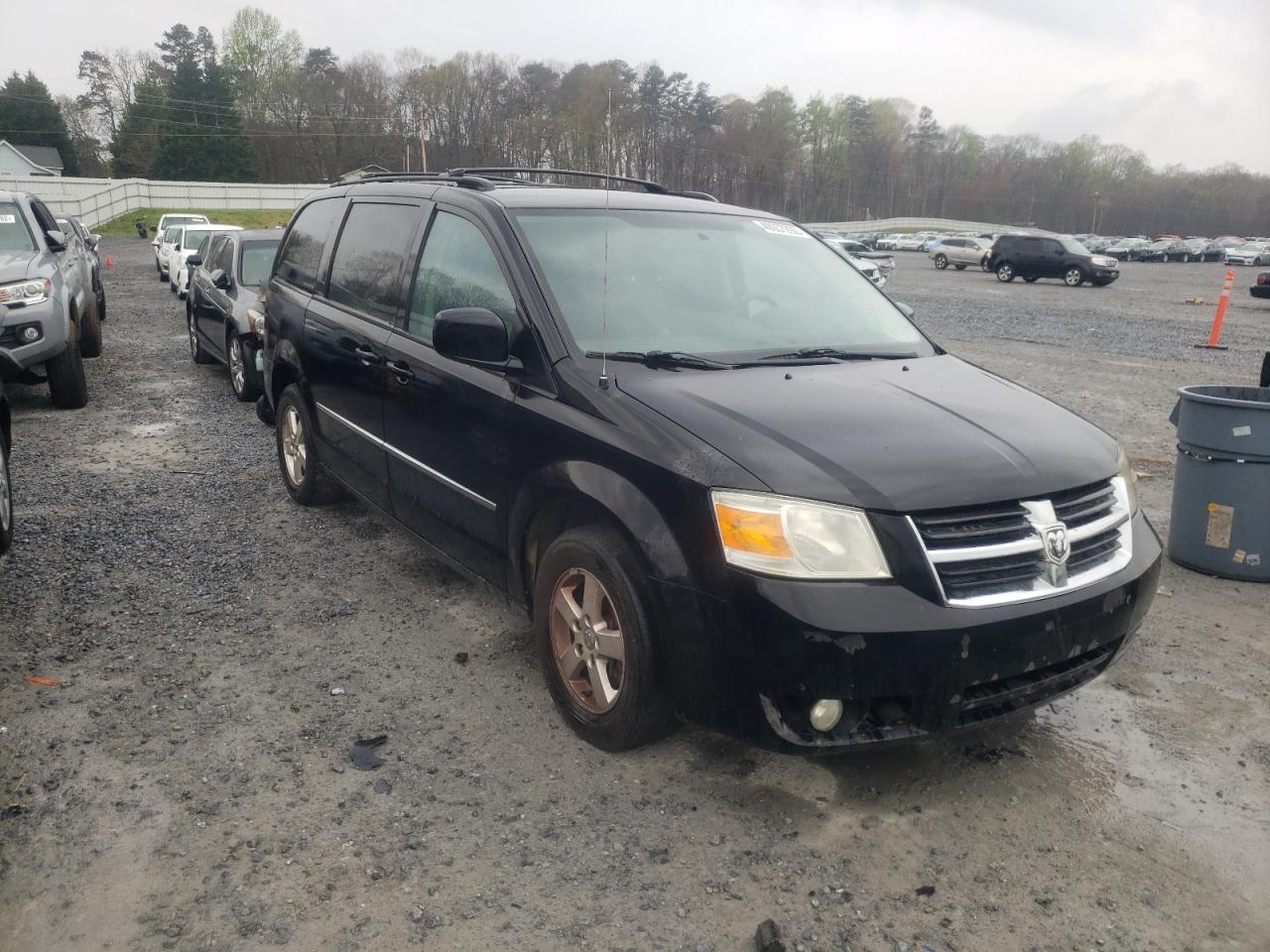 DODGE GRAND CARA 2010 with VIN 2D4RN5D14AR318111 - Photo from auction