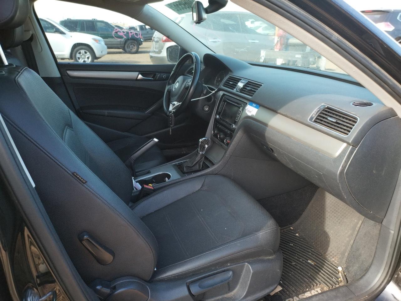 Photo 5 from auction – 2014 VOLKSWAGEN PASSAT SE with VIN 1VWBP7A3XEC007255