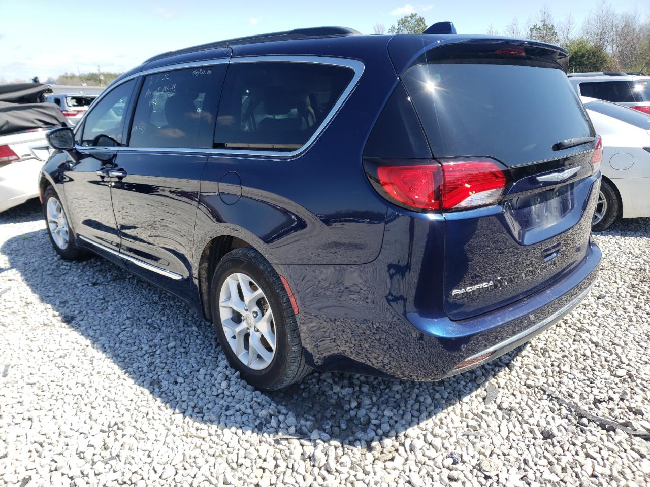 Photo 3 from auction – 2017 CHRYSLER PACIFICA T with VIN 2C4RC1BGXHR803740