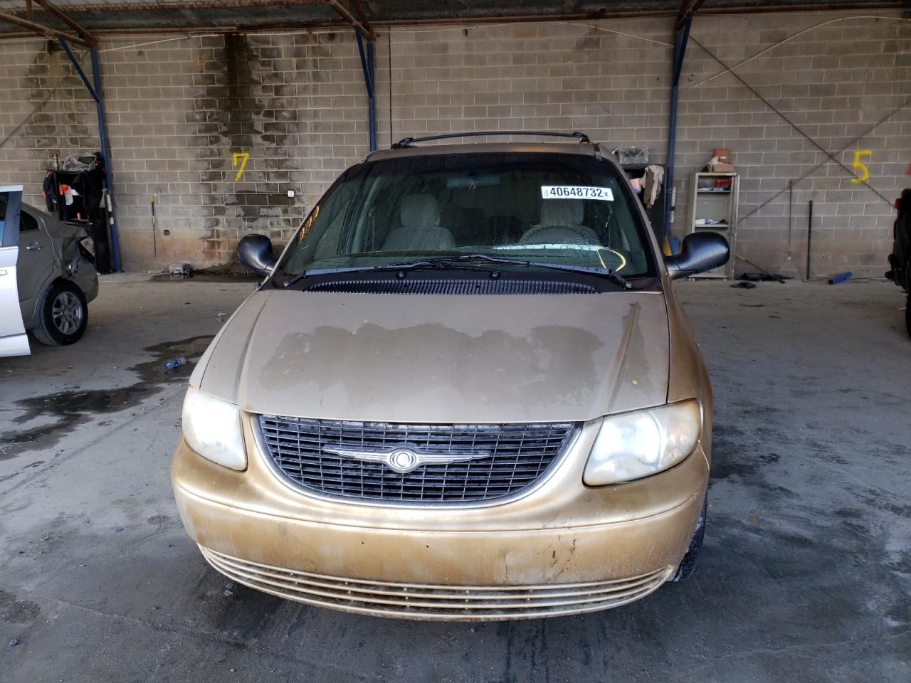 Photo 9 from auction – 2001 CHRYSLER TOWN & COU with VIN 2C8GP44381R336572