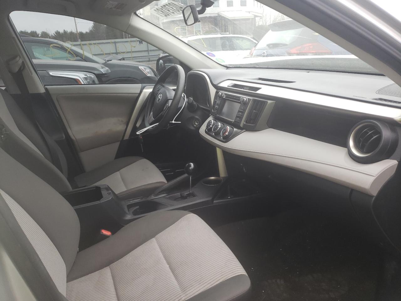 Photo 5 from auction – 2013 TOYOTA RAV4 LE with VIN JTMBFREV1D5001635