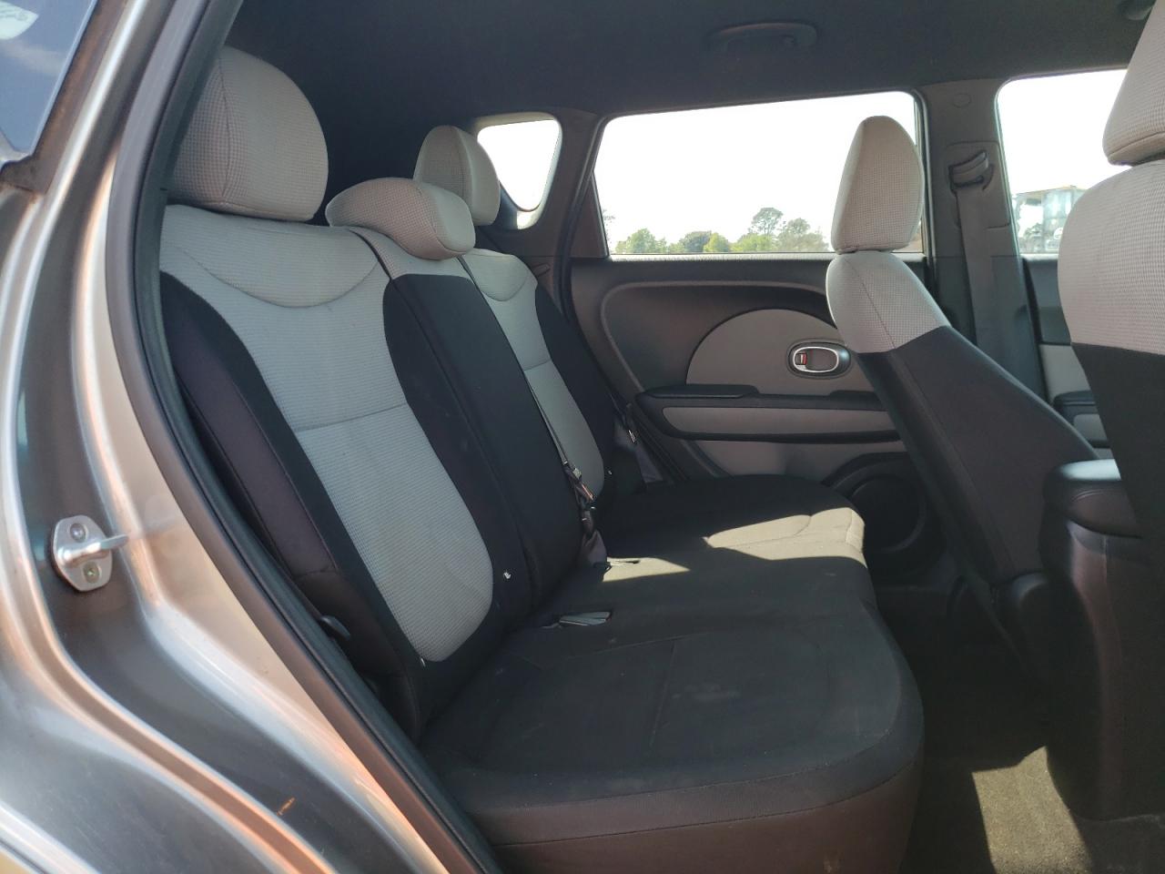 Photo 6 from auction – 2015 KIA SOUL with VIN KNDJN2A29F7121482