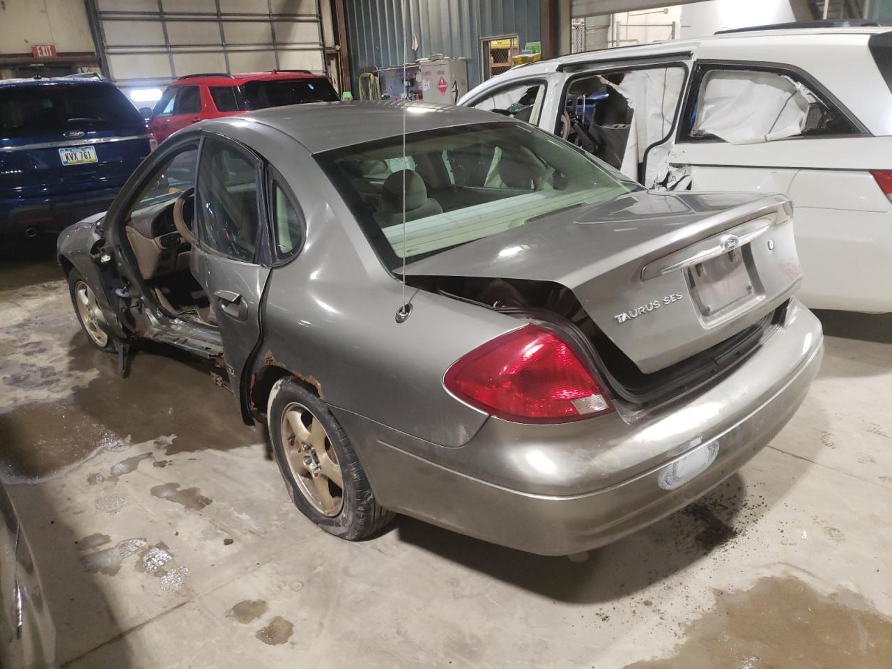 صورة رقم 3 من المزاد - 2002 FORD TAURUS SES مع VIN 1FAFP55U42G111164