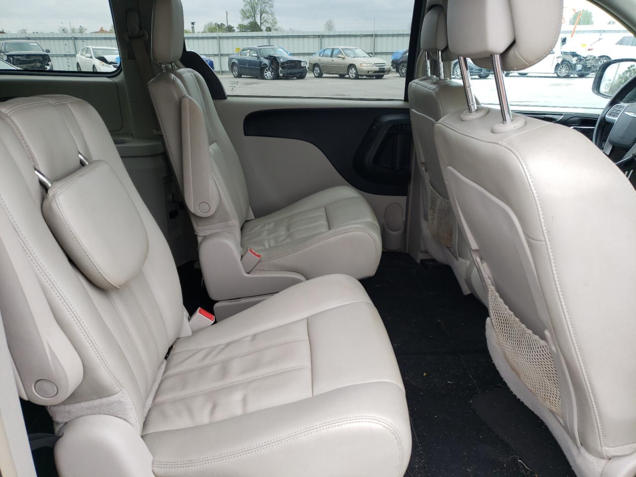 Photo 6 from auction – 2013 CHRYSLER TOWN & COU with VIN 2C4RC1BG4DR547640